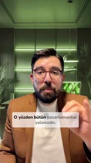 Pazarlama yalan mıdır sorusu üzerinden hikaye anlatımı, gerçeklik ve algı çerçevesini anlatan video.