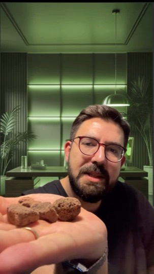 Gary Dahl’ın Pet Rock fikri üzerinden ürün değil deneyim satma, mizah ve absürt pazarlama stratejisini anlatan video.